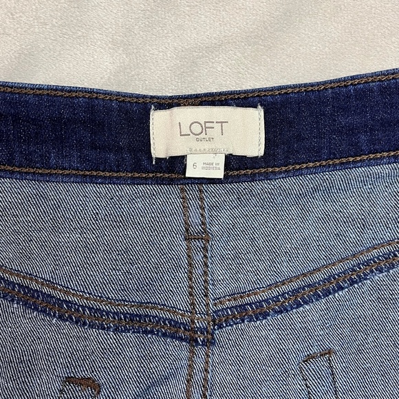 LOFT | Denim Button Up Skirt | Size 6 - Picture 3 of 7